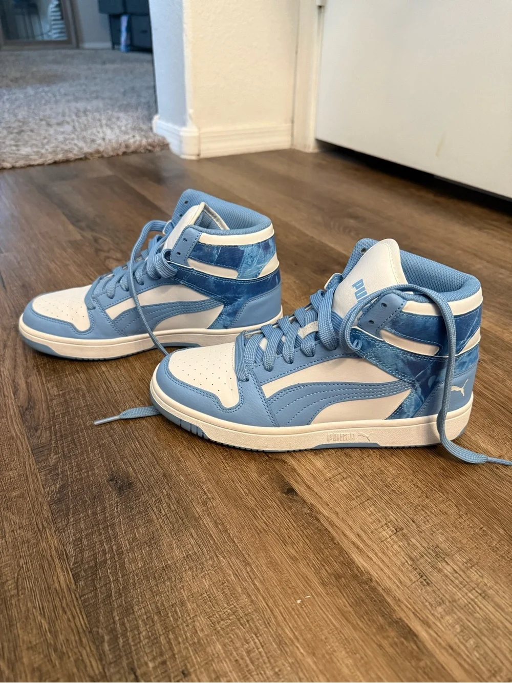 Puma Mid-Top Sneakers in Light Blue and White 6Y